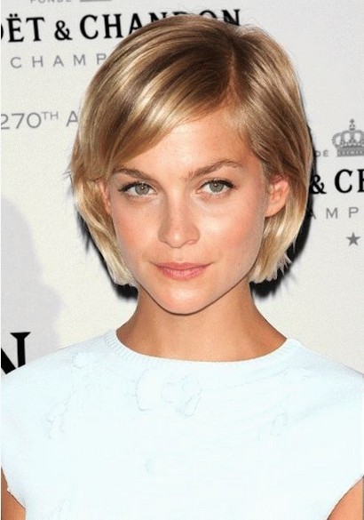 Side Parted Bob Haircut for Blond Hair