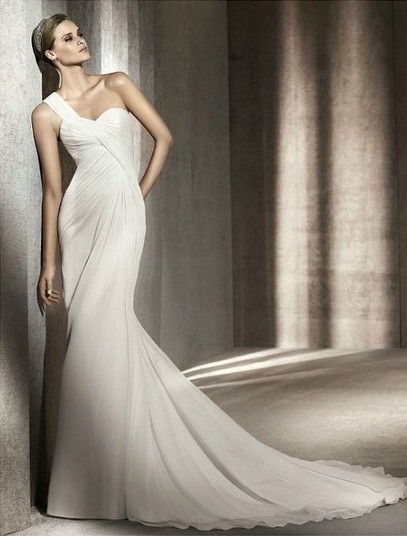 The Elegant One-shoulder Tulle Wedding Dresses with Long Tails