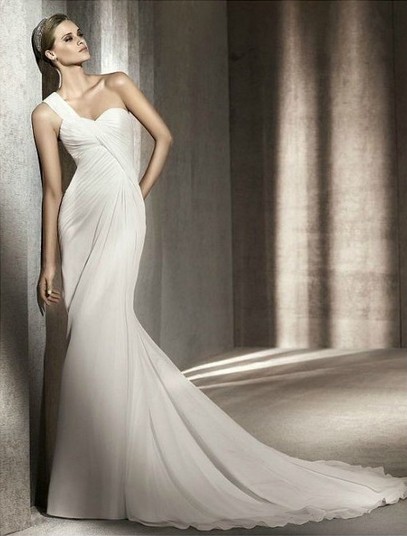 A Classic Collection of Gorgeous One-shoulder Wedding Dresses for 2024 ...