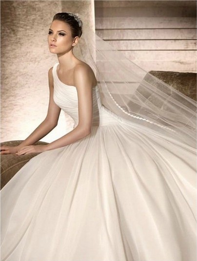 The Gorgeous Layered One-shoulder Wedding Dresses with Long Veils and Ruffles