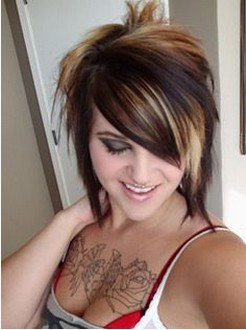 The Highlighted Short Emo Hairstyle with Side Swept Bangs for Teenager Girls