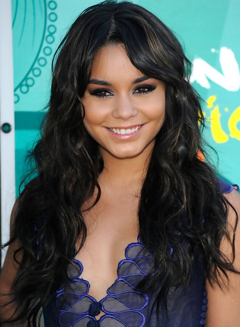 Vanessa Hudgens Long Hairstyle: Wavy Haircut for Fine Hair