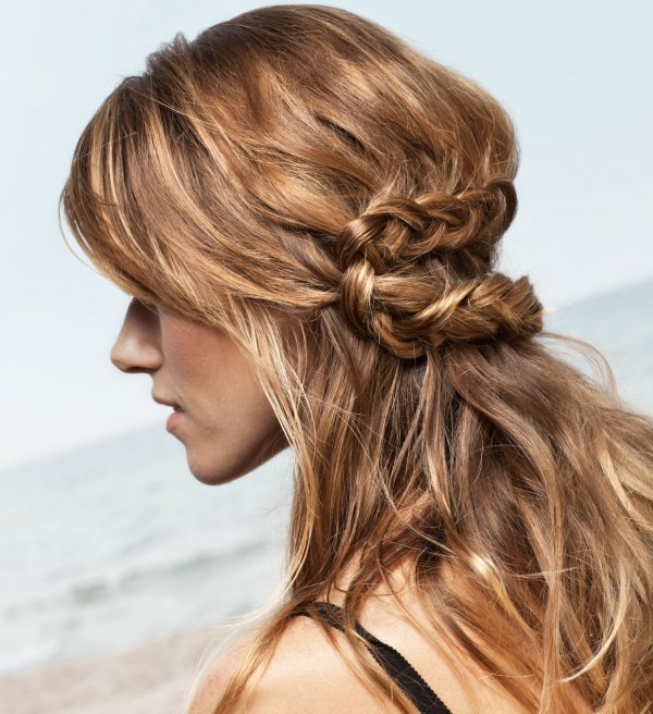 loose braided hairstyle 