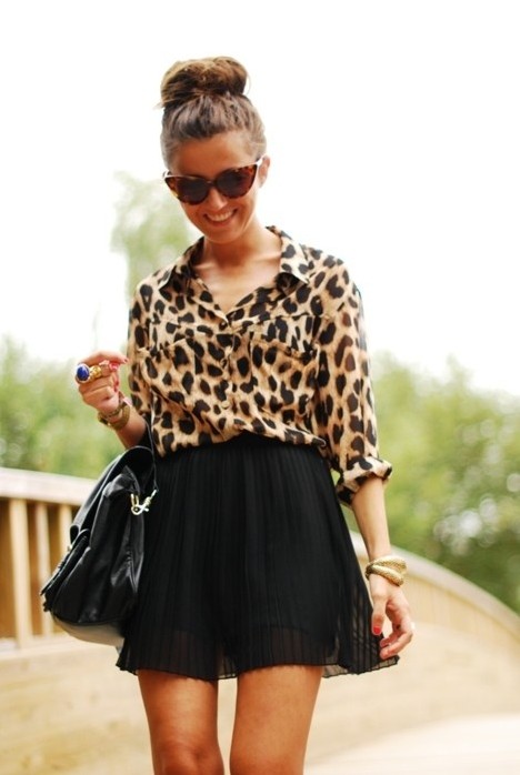 Classic black skirt outfit idea for spring summer, Leopard top with black skirt