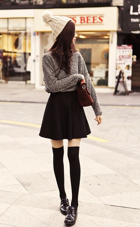 Classic black skirt outfit idea for spring summer, loose sweater with little flared black skirt
