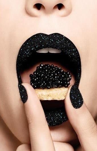 Creative Lips Makeup: Black Lips