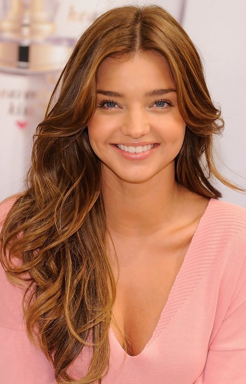 Miranda Kerr Hairstyles: Center-parted Curls