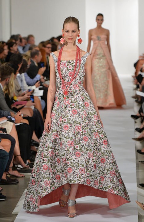 Oscar de la Renta floral rise-fall hemline gown - 8 Stunning dresses we are most expected in 2014