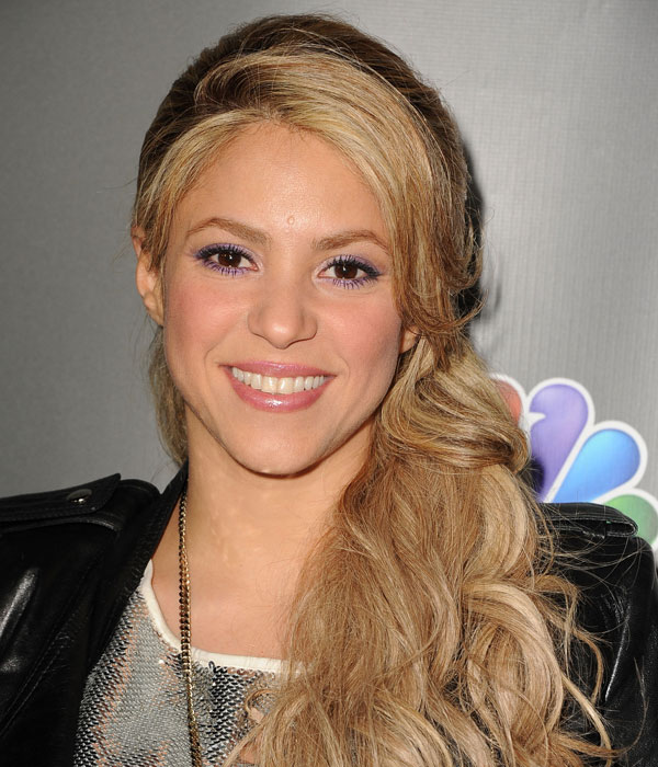 Purple Eye Makeup Looks: Shakira