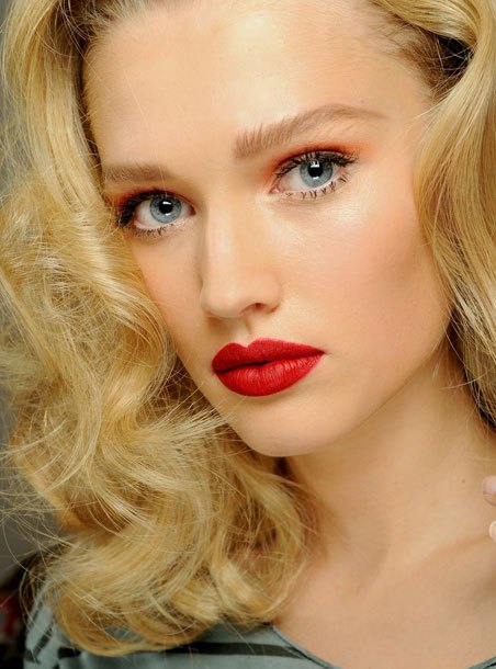 Top 20 Magical Red Lipstick Makeup Looks - Pretty Designs