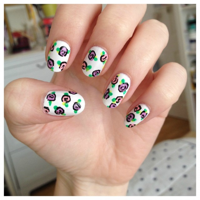 Simple Floral Nail Art