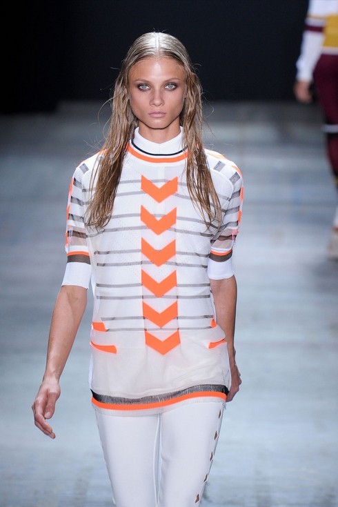 Sporty Fashion Trend, striped sporty sweater