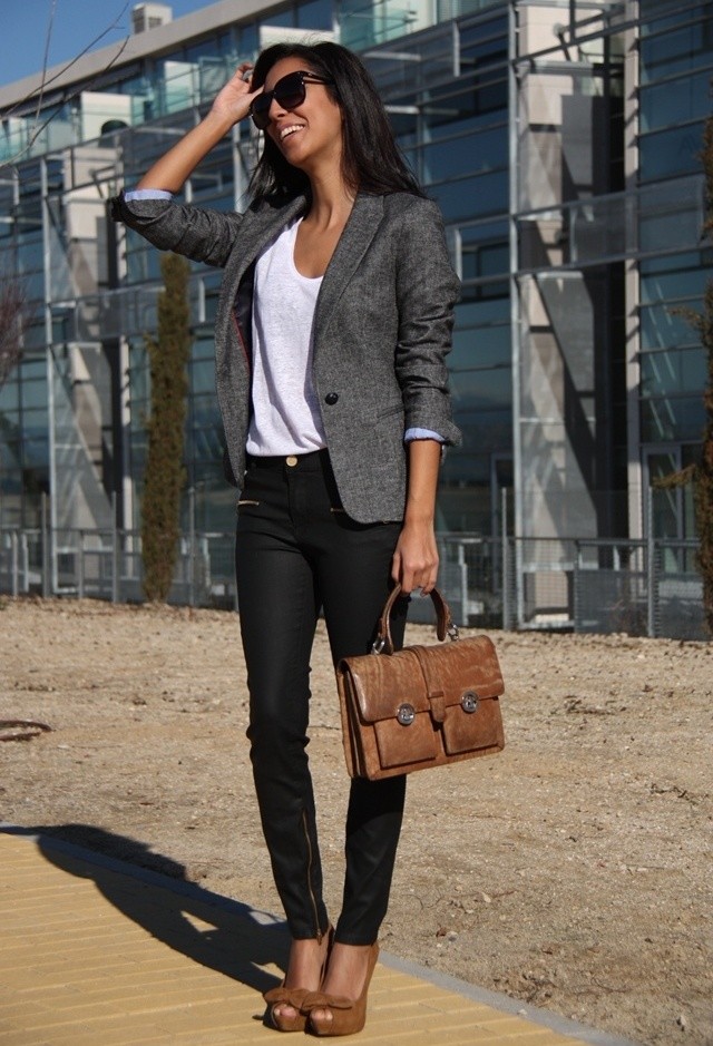 Voguish Work Clothes for Office Ladies