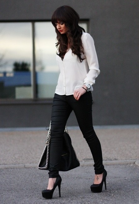 White and black Outfit, white shirt with black skinnies