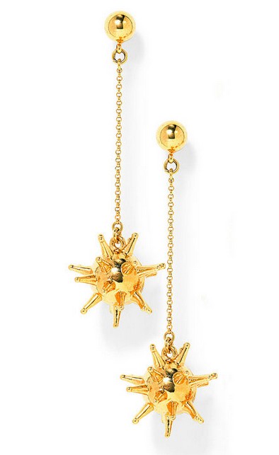 The sculptural earring - 10 Hot Items You Must Have for Spring