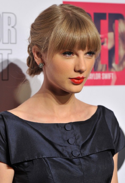 18 Trendy Hairstyles with Bangs for This Season