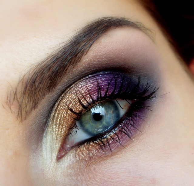 Best Eye Makeup Ideas for Blue Eyes: Gold and Purple