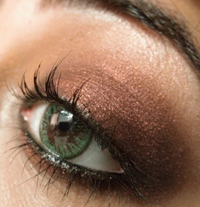 Best Eye Makeup Ideas for Green Eyes: Sophisticated Copper