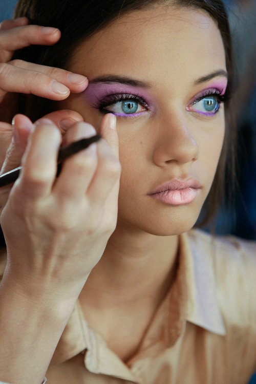 Best Eye Makeup Ideas for Green Eyes: Cute Purple
