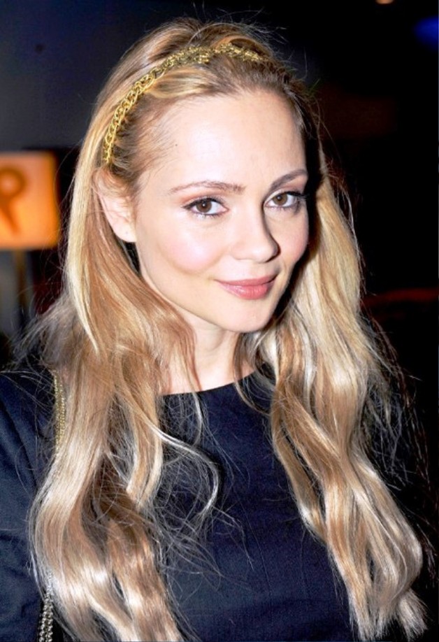 Chic Hairstyles with Headbands