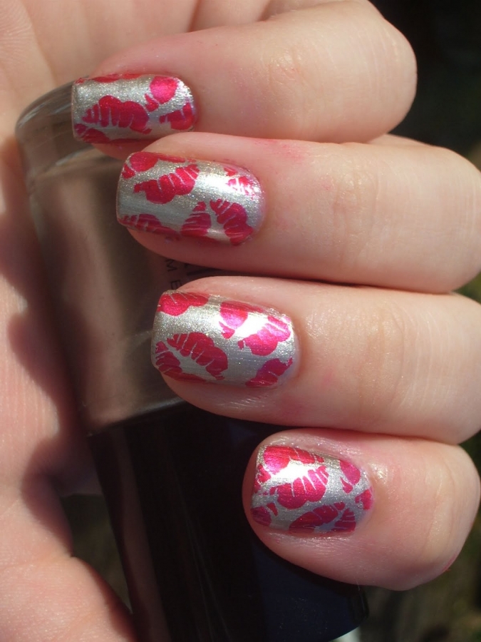 Pink Kisses on Nails