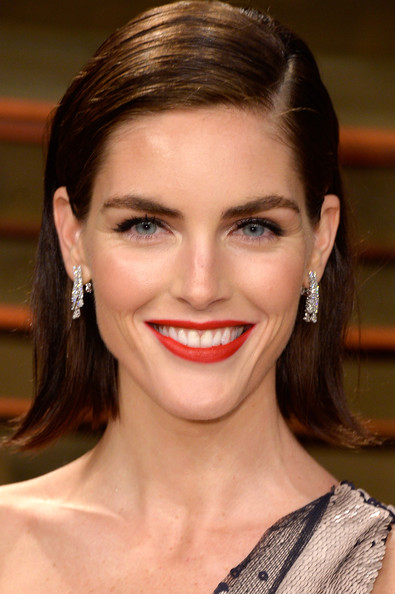 Best Hairstyles for Super Moms: Hilary Rhoda Short Side Part