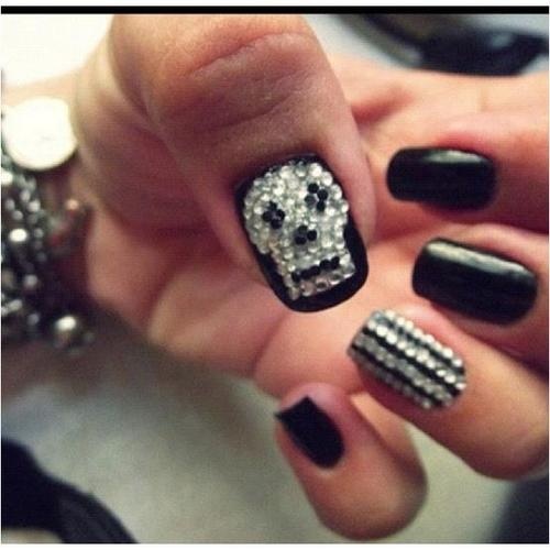 Glitter Skull Nails