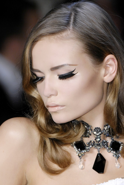 25 Eye-Catching Sparkly Makeup Ideas