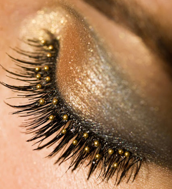 25 Eye-Catching Sparkly Makeup Ideas