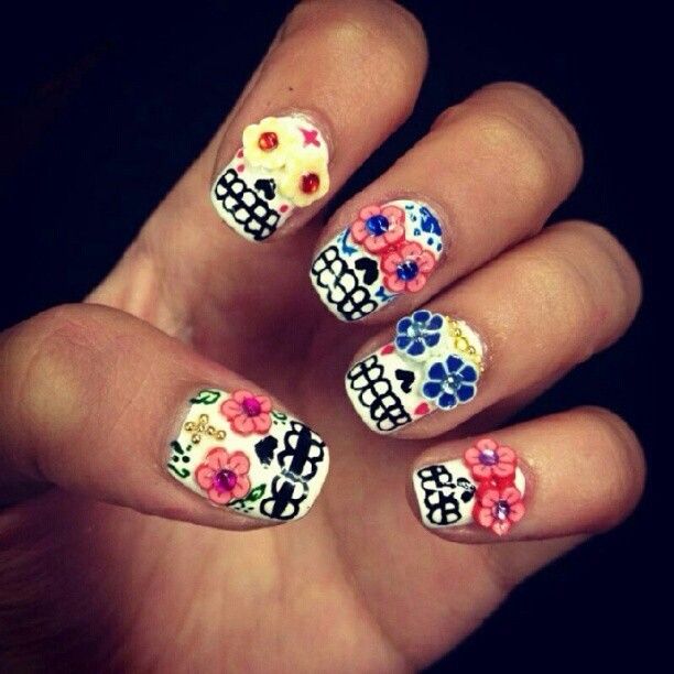 Stylish Skull Nails