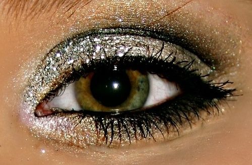 Silver Glitter Eye Makeup Idea