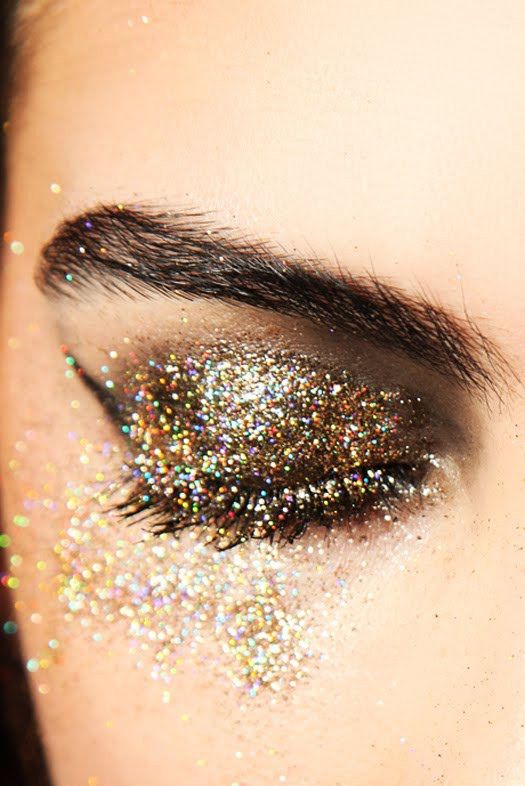 Glitter Eye Makeup Idea for Night Out