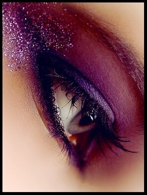 Purple Glitter Eye Makeup Idea for Mature Women