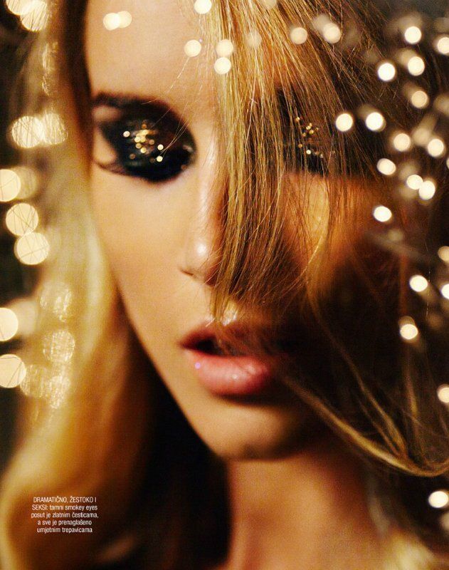 Golden Glitter Eye Makeup Idea