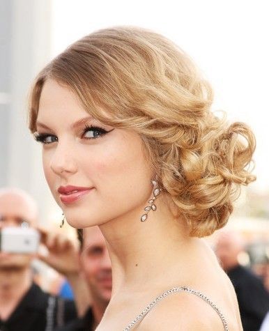 Beautiful Prom Hairstyle for Shoulder-length Hair