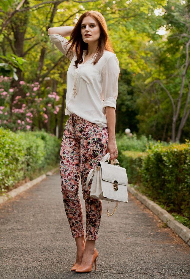 Best Combination Ideas about Floral Pants: Gorgeous Lady