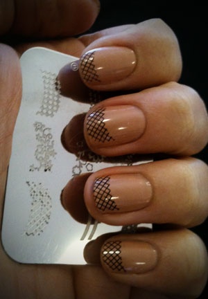 Fishnet Nails