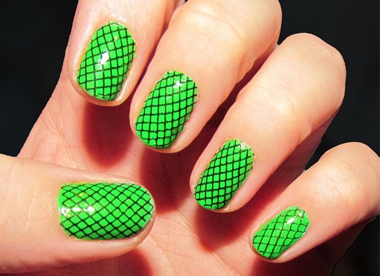Green Nails with Fishnet