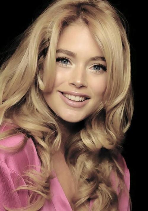 Long Wavy Hairstyle for Blond Hair