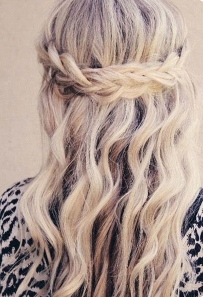 Pretty Prom Hairstyle for Long Hair
