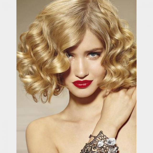 Retro-chic Voluminous Curls