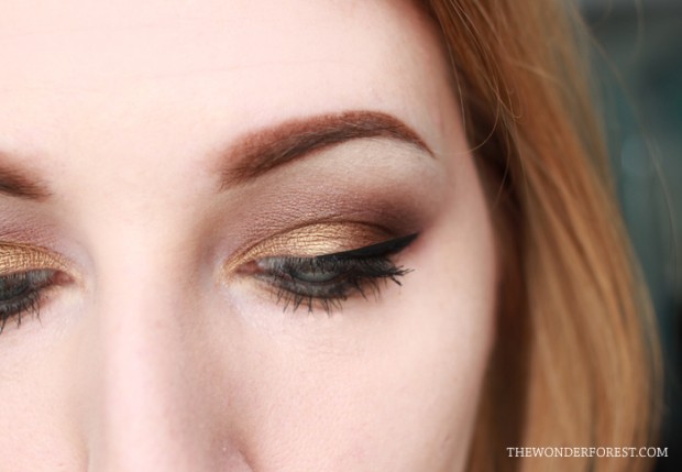 Gold Smokey Eyes via