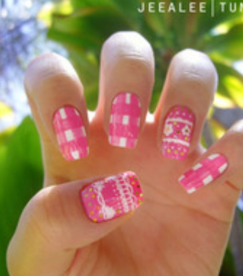 Stylish Gingham Nails