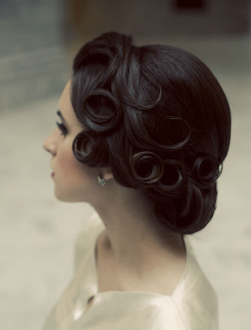 VINTAGE UPDO