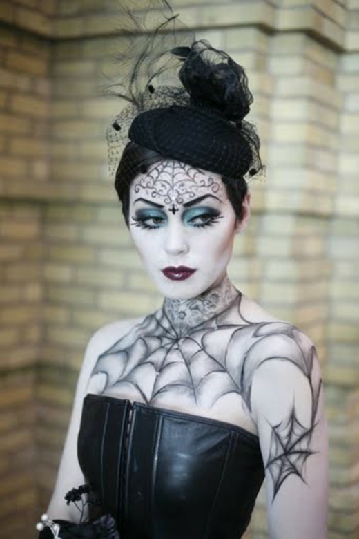 Gothic Look for Vampire MakeUp Ideas via