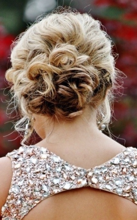 Beautiful Updo Hairstyle for Cool Look