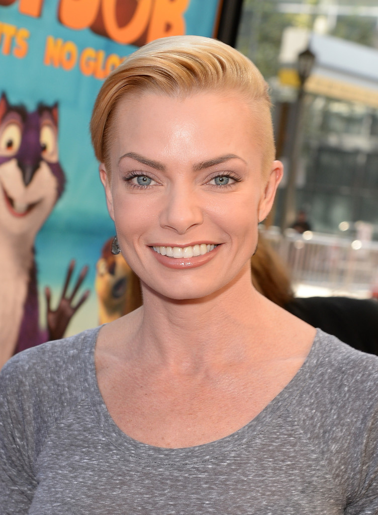 Jaime Pressly's Dramatic Pixie