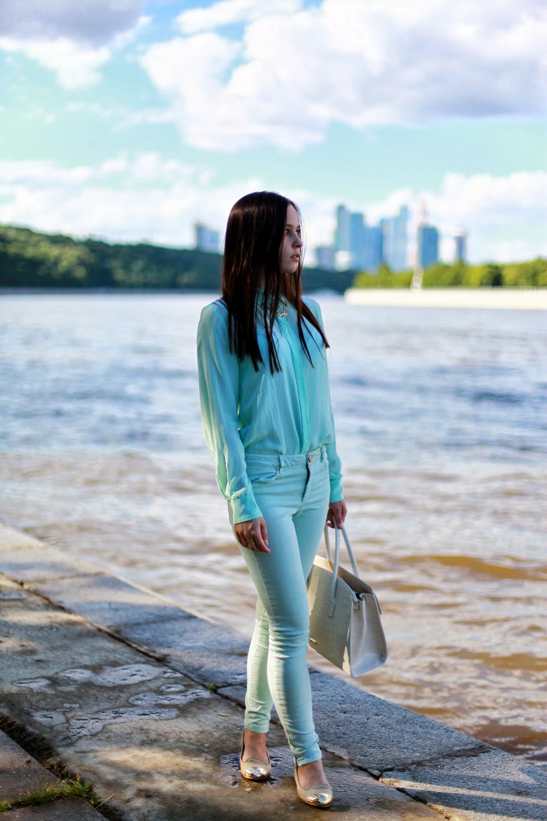 MONOCHROMATIC OUTFIT IDEAS - Mint Blouse