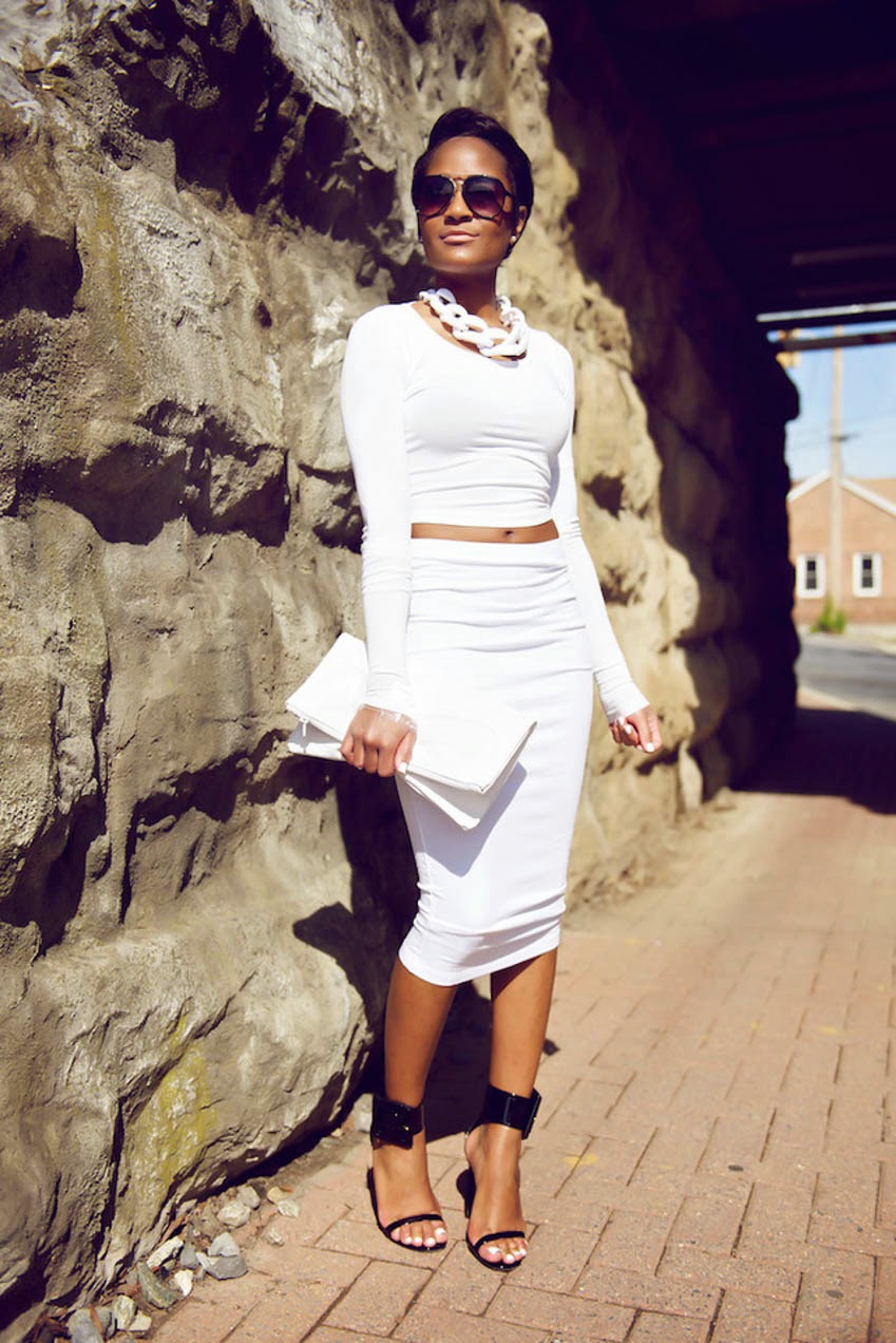MONOCHROMATIC OUTFIT IDEAS - White Crop Top