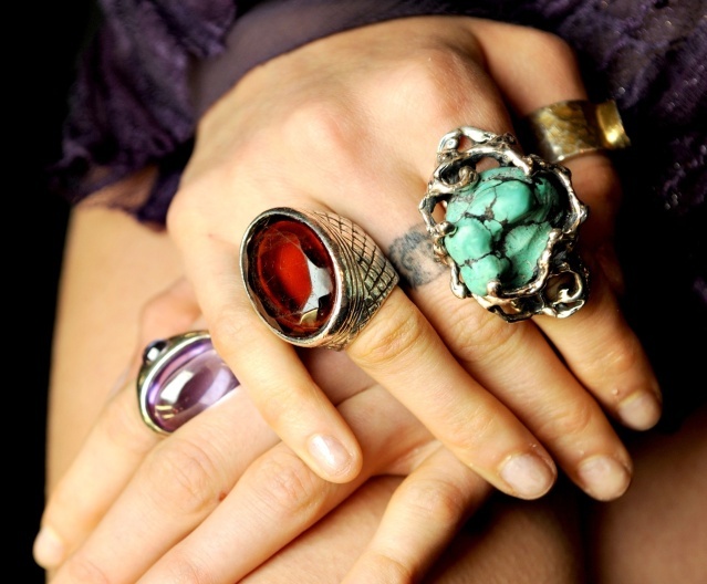 Retro-chic Multiple Rings